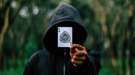 The Science behind Undercover Card Magic: How Magicians Fool Our Minds